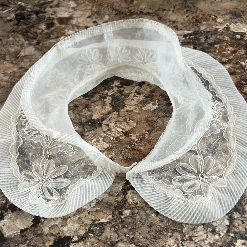 Vintage Romantic Elegant White Lace Collar